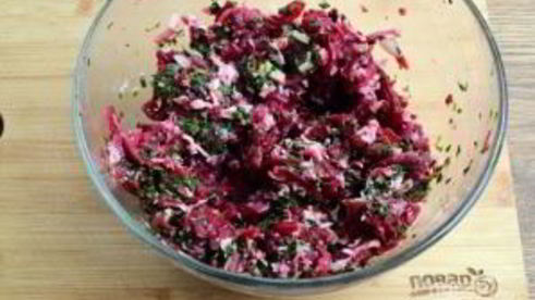 штрудель со свеклой, сыром и шпинатом