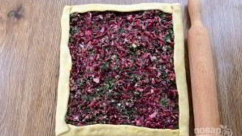 штрудель со свеклой, сыром и шпинатом