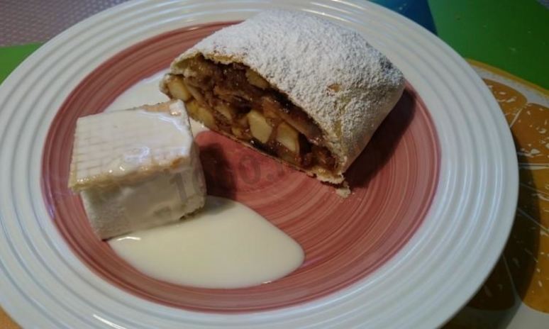 Рецепт штруделя яблочного классического из слоеного теста