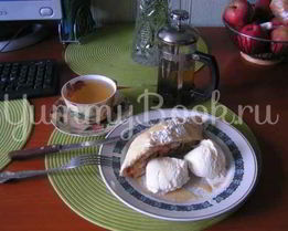 Штрудель яблочный с мороженым