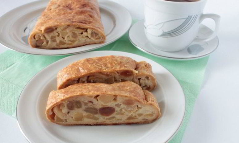 Рецепт яблочного штруделя из овсяных блинчиков