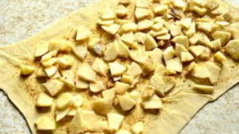 яблочный штрудель из слоеного бездрожжевого теста