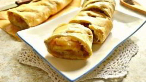 яблочный штрудель из слоеного бездрожжевого теста