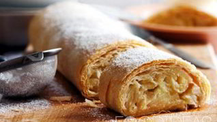 Яблочный штрудель из слоеного теста