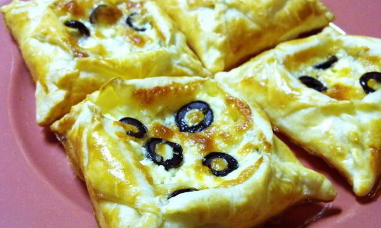 Рецепт слоеных конвертиков 4 сыра