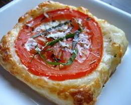 Слойки c помидорами и сыром