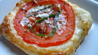 Слойки c помидорами и сыром