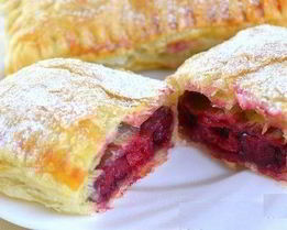 Слойки из готового слоеного теста с начинкой из замороженной вишни