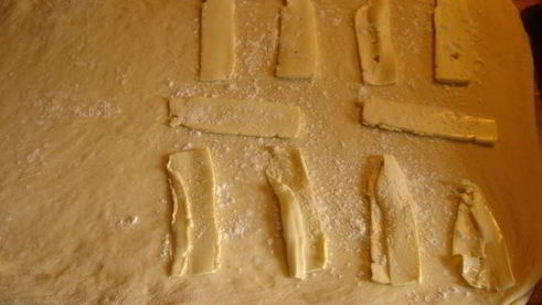 слойки-маковки, круассаны, пеновани и все из слоено-дрожжевого теста