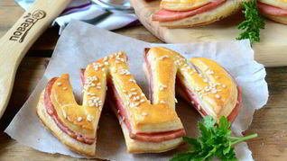 Слойки с колбасой Зигзаг