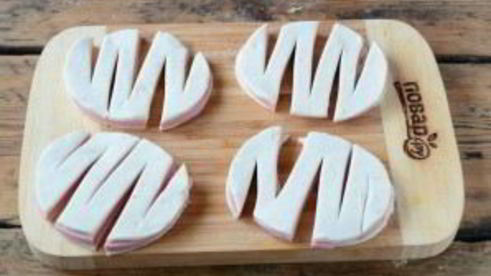 слойки с колбасой зигзаг