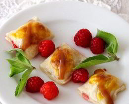 Слойки с малиной