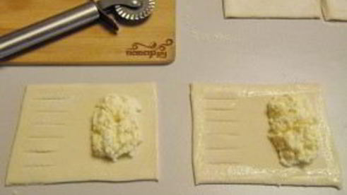 слойки с творогом из готового слоеного теста