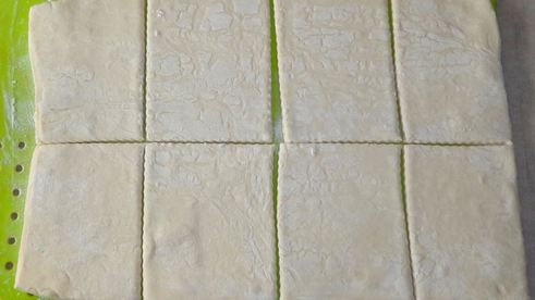 слойки с вареньем из слоеного теста