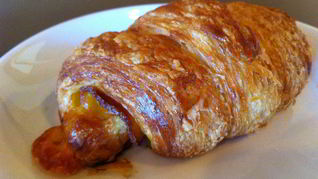 Слойки с ветчиной и сыром