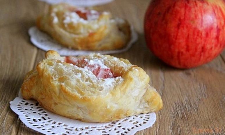 Рецепт слоек с яблоками и брусникой