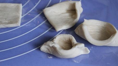 слойки с яблоками и брусникой