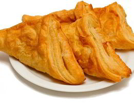 Слойки с яйцом и луком