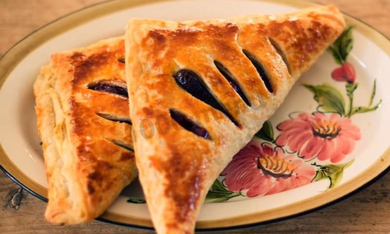 Рецепт слоек со свежесваренным вареньем из слоеного теста