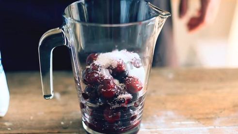 слойки со свежесваренным вареньем из слоеного теста