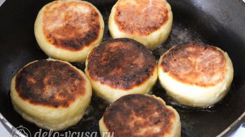 пышные сырники на сковороде