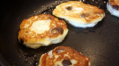 сырники из творога с изюмом