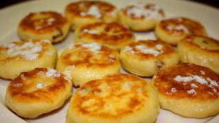 Сырники с изюмом без яиц