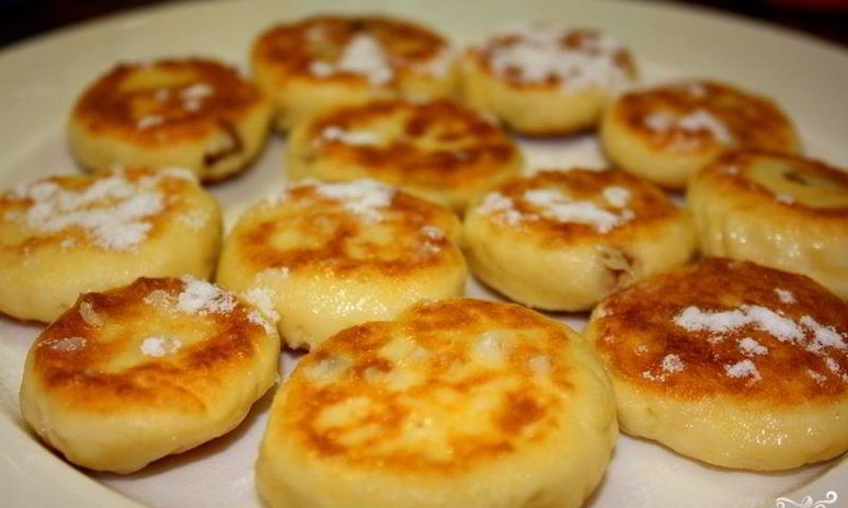 Рецепт сырников с изюмом без яиц