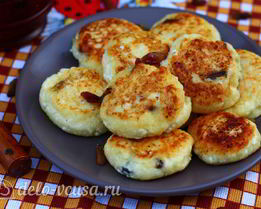 Сырники с изюмом и манкой