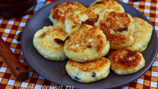 Сырники с изюмом и манкой