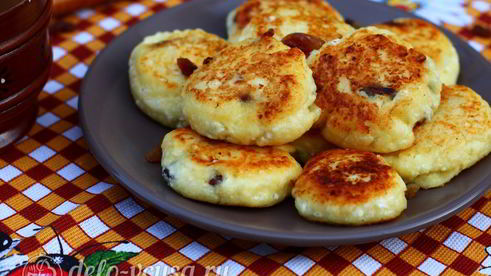 сырники с изюмом и манкой