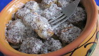 Сырники с маковым соусом