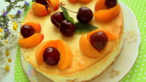 творожник с абрикосами и вишней