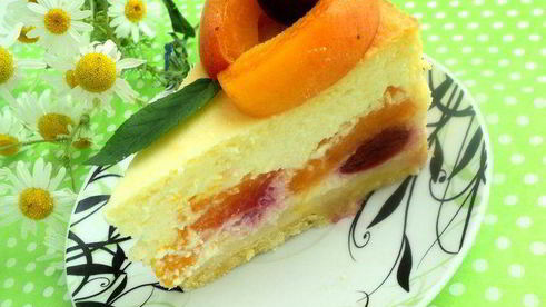 творожник с абрикосами и вишней