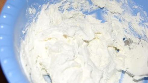 творожник с белым шоколадом и курагой