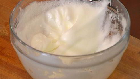 творожник с персиками