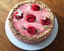 Творожник со свежей клубникой и черешней