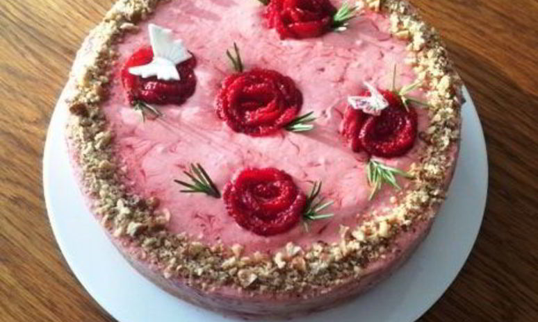 Рецепт творожника со свежей клубникой и черешней