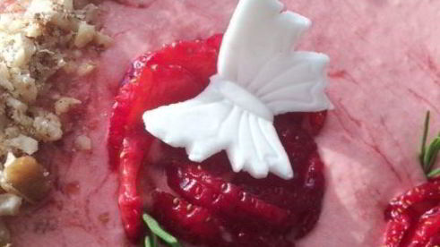 творожник со свежей клубникой и черешней