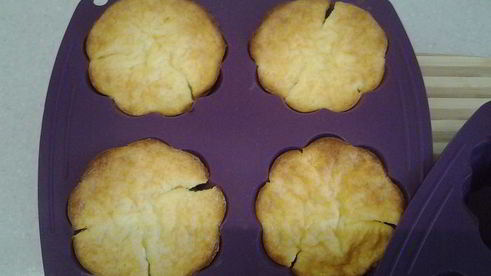 воздушные творожники в духовке с ягодным соусом