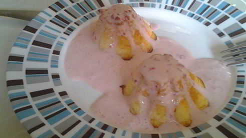 воздушные творожники в духовке с ягодным соусом