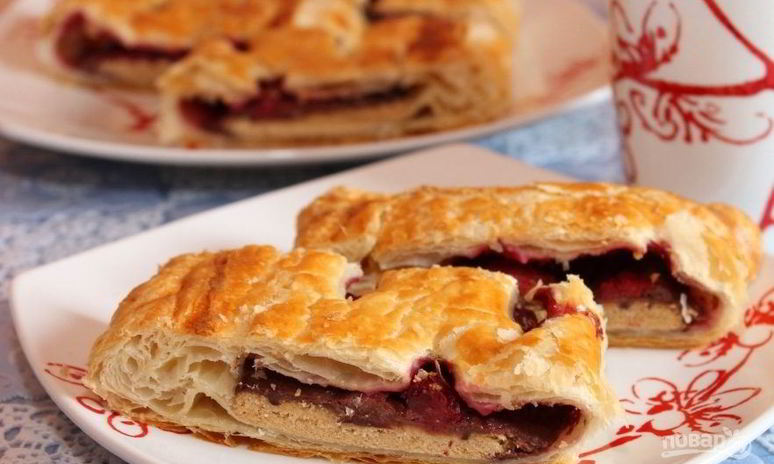 Рецепт слоеного бездрожжевого теста с вишней