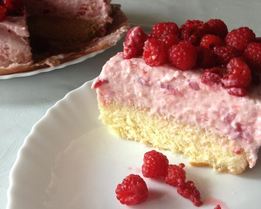 Йогуртовый малиновый торт