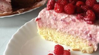 Йогуртовый малиновый торт