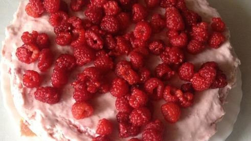 йогуртовый малиновый торт