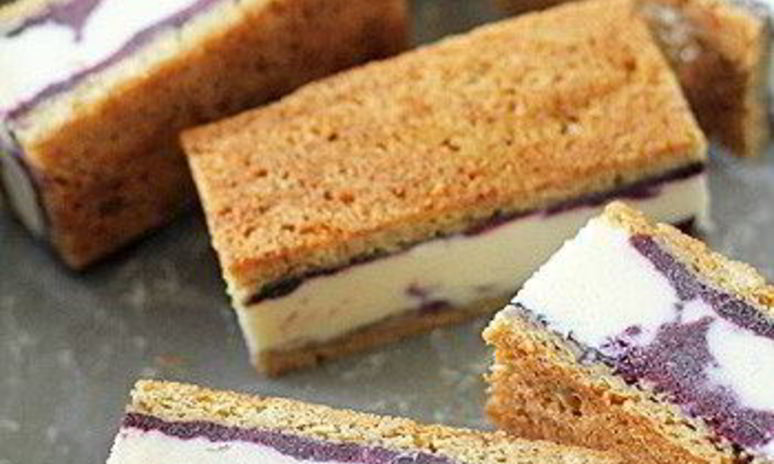 Рецепт мини-бисквитов со сливочно-черничным мороженым