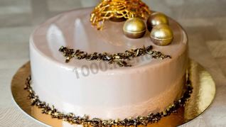 Муссовый торт с зеркальной глазурью и яблочным конфи