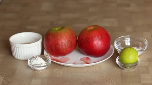 муссовый торт с зеркальной глазурью и яблочным конфи