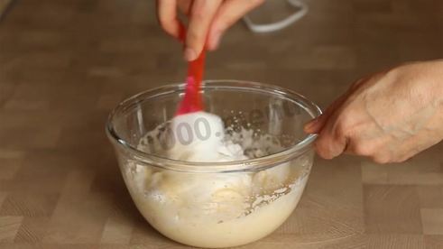 муссовый торт с зеркальной глазурью и яблочным конфи