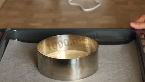 муссовый торт с зеркальной глазурью и яблочным конфи